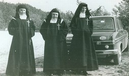 prve tri karmeličanke, ki so se vrnile v Slovenijo po drugi svetovni vojni